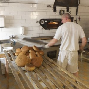 Bäcker bei der Arbeit © Stiftsbäckerei St. Peter