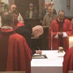 Unterzeichnen der Urkunde © Erzabtei