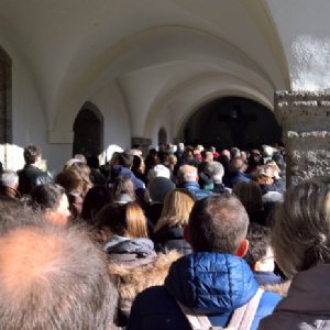 Palmsonntag: voller Kreuzgang © Erzabtei