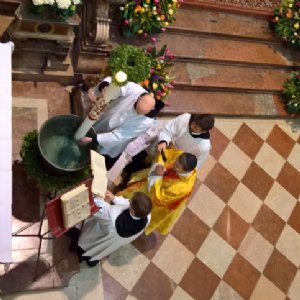 Osternacht: Taufwasserweihe © Erzabtei