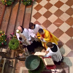 Osternacht: Taufwasserweihe © Erzabtei