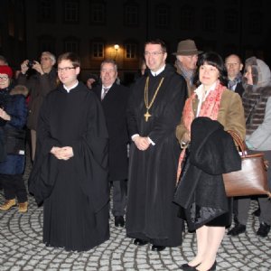 fr. Jakob mit seiner Familie beim Ständchen © Erzabtei