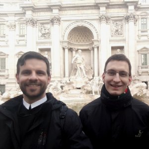 Vor dem Trevi-Brunnen © Erzabtei