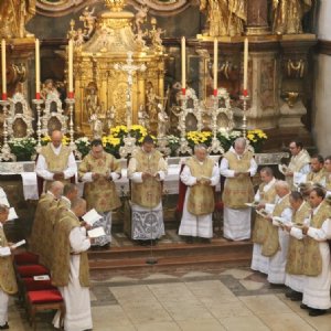 Übervoller Altarraum © Erzabtei