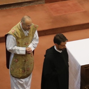 fr. Johannes wird vom Magister abgeholt © Erzabtei