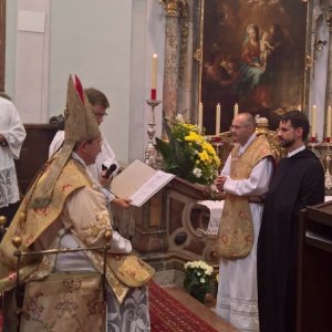 fr. Johannes tritt vor dem Erzabt © Erzabtei
