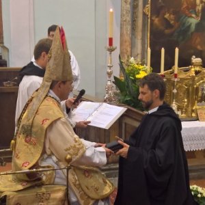 Übergabe Stundenbuch © Erzabtei