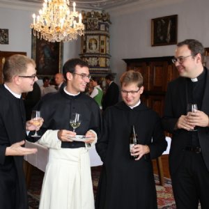 Freunde, Bekannte und Mitbrüder bei der Feierlichkeit © Erzabtei