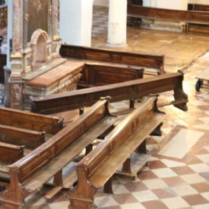 28.09. 2018 Ausbauen der Kirchenbänke © Erzabtei