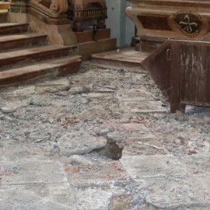 13.10.2018 Bodenplatten im vorderen Bereich sind bereits entfernt © Erzabtei