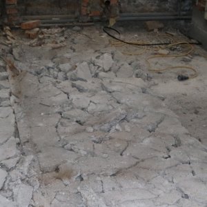 27.10.2018 Erste Teile der Decke über der Krypta werden herausgearbeitet © Erzabtei