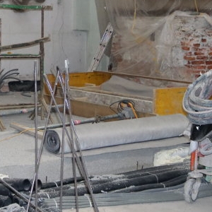 23.02.2019 - Der Boden vor dem Amandusaltar (vorne links) ist bereits wieder zugefüllt/gemacht worden © Erzabtei