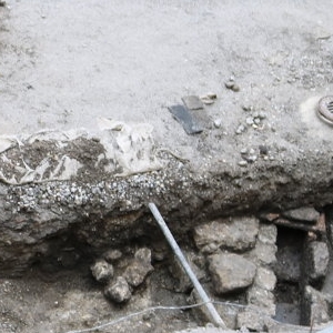 10.03.2019 - Schön zu sehen das alte Fundament eines Querbaus des mittelalterlichen Klosters. © Erzabtei