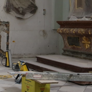 23.03.2019 - Vorne links Amandus- und Maria Säulaltar und die Bodenplatten davor sind bereits wieder aufgebaut © Erzabtei