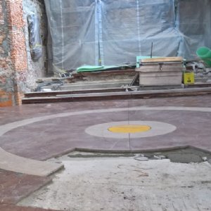 17.05.2019 - Der fast fertige Boden im Altarraum © Erzabtei