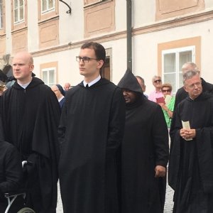Auch Orden sind mit dabei © Erzabtei
