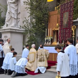 4. Altar: am Domplatz © Erzabtei