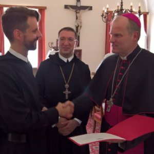 Überreichung der Weiheurkunde © Erzabtei