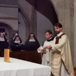 Am Beginn der Messe © Erzabtei