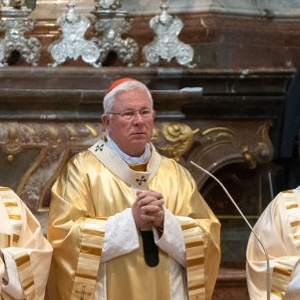 Erzbischof Franz Lackner steht dem Gottesdienst vor. © Chris Hofer