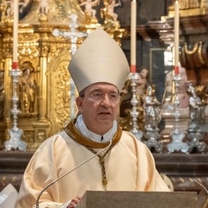 Erzabt Korbinian bei der Predigt © Chris Hofer