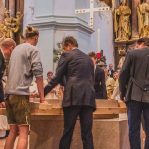 Der Altar wird verschlossen © Michael Rieß