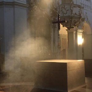 Der Altar ist nicht gedeckt. © Erzabtei