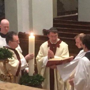 Nach der Anrufung der Heiligen die Taufwasserweihe © Erzabtei