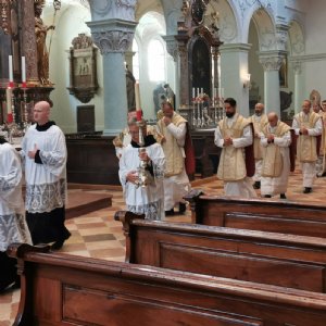 Einzug zum Osterhochamt. © Erzabtei