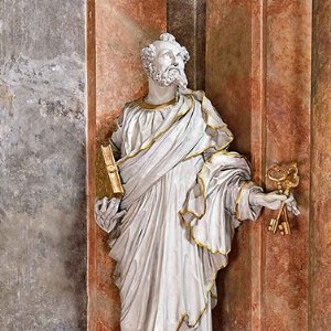 Statue des Apostelfürsten Petrus