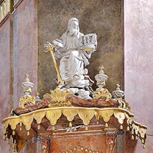 Kanzel mit Statue des hl. Paulus der Pfarrkirche des hl. Johannes d. T.