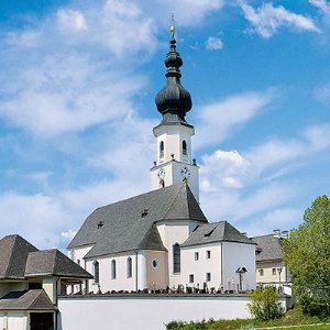 Köstendorf: Dekanatspfarrkirche Unserer Lieben Frau Geburt