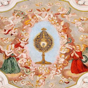 Pfarrkirche Köstendorf: Monstranz in der Mitte eines Engelreigens, Deckenfresko aus der Zeit um 1700