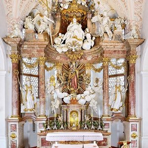 Pfarrkirche Köstendorf: Hochaltar von Wolfgang und Johann Baptist Hagenauer, 1766