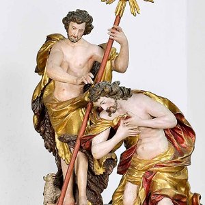 Pfarrkirche Köstendorf: Taufe-Jesu-Gruppe von Paul Mödlhammer, 1727, am Taufstein