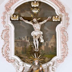 Pfarrkirche Köstendorf: Kruzifix mit Schmerzensmutter, Figurengruppe von Paul Mödlhammer