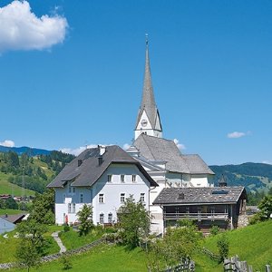 Außenansicht Pfarrkirche zum hl. Laurentius in Embach