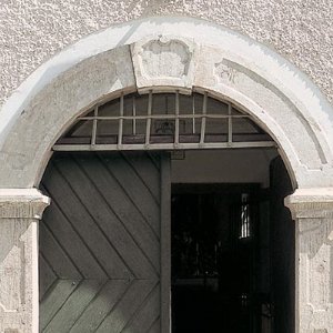 Pfarrkirche St. Elisabeth: Turmportal von 1781