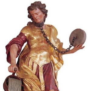 Pfarrkirche St. Elisabeth: Hl. Florian mit dem Mühlstein am linken Seitenaltar (Franziskusaltar)