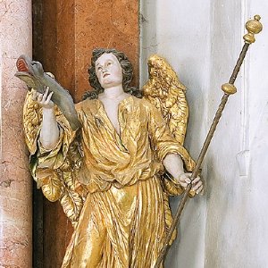 Erzengel hl. Raphael von Paul Mödlhammer am Hochaltar
