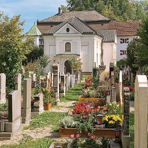 Friedhof und Laurentiuskirche