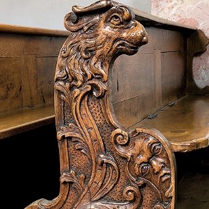 Löwenkopf-Stuhlwange in der Liebfrauenkirche