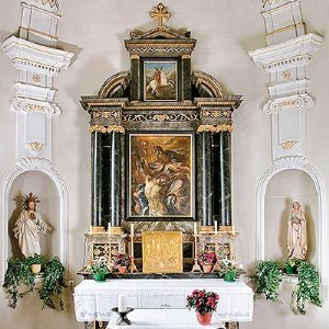 Altar der Spitalkirche mit dem Bild „Die Heiligste Dreifaltigkeit“