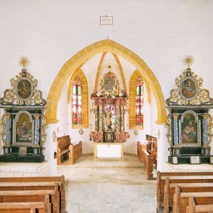 Blick zum Hochaltar der Filialkirche St. Lorenzen ob Katsch