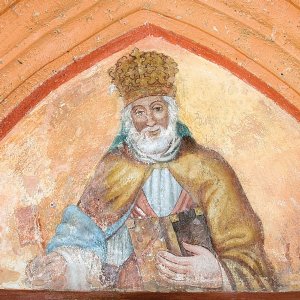 Spätgotische Darstellung des hl. Petrus, Tympanonbild des Südportals