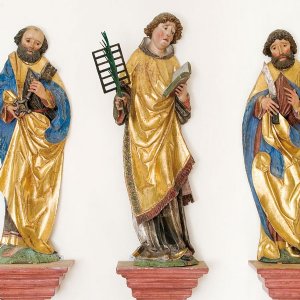 Spätgotische Figuren der hll. Petrus, Laurentius und Bartholomäus