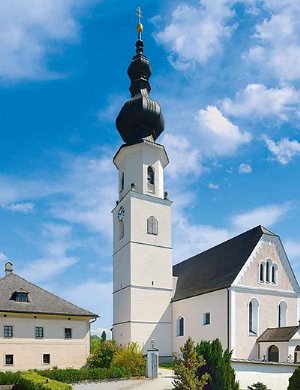Pfarrkirche und Dechanthof Köstendorf