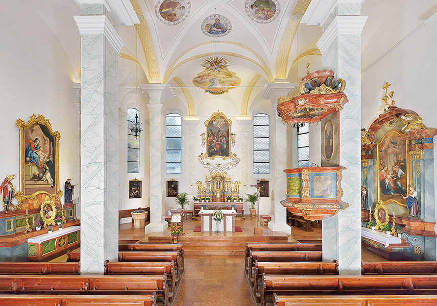Innenraum der Pfarrkirche St. Andreas in Taxenbach