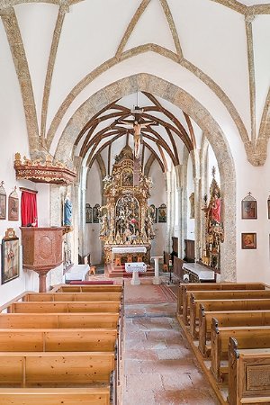 Blick in den Innenraum der Filialkirche St. Georg