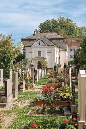 Friedhof und Laurentiuskirche